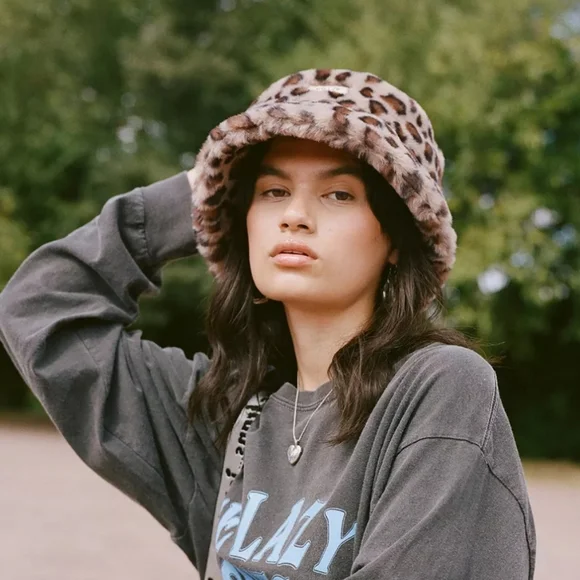 Urban Outfitters | Accessories | Uo Faux Fur Oversized  display picture 2